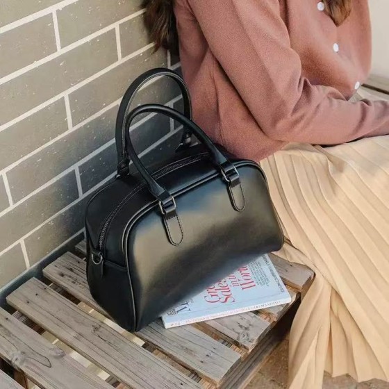 Large capacity women's handbag, commuter crossbody bag, new autumn and winter style women's handbag, niche high-end tote bag